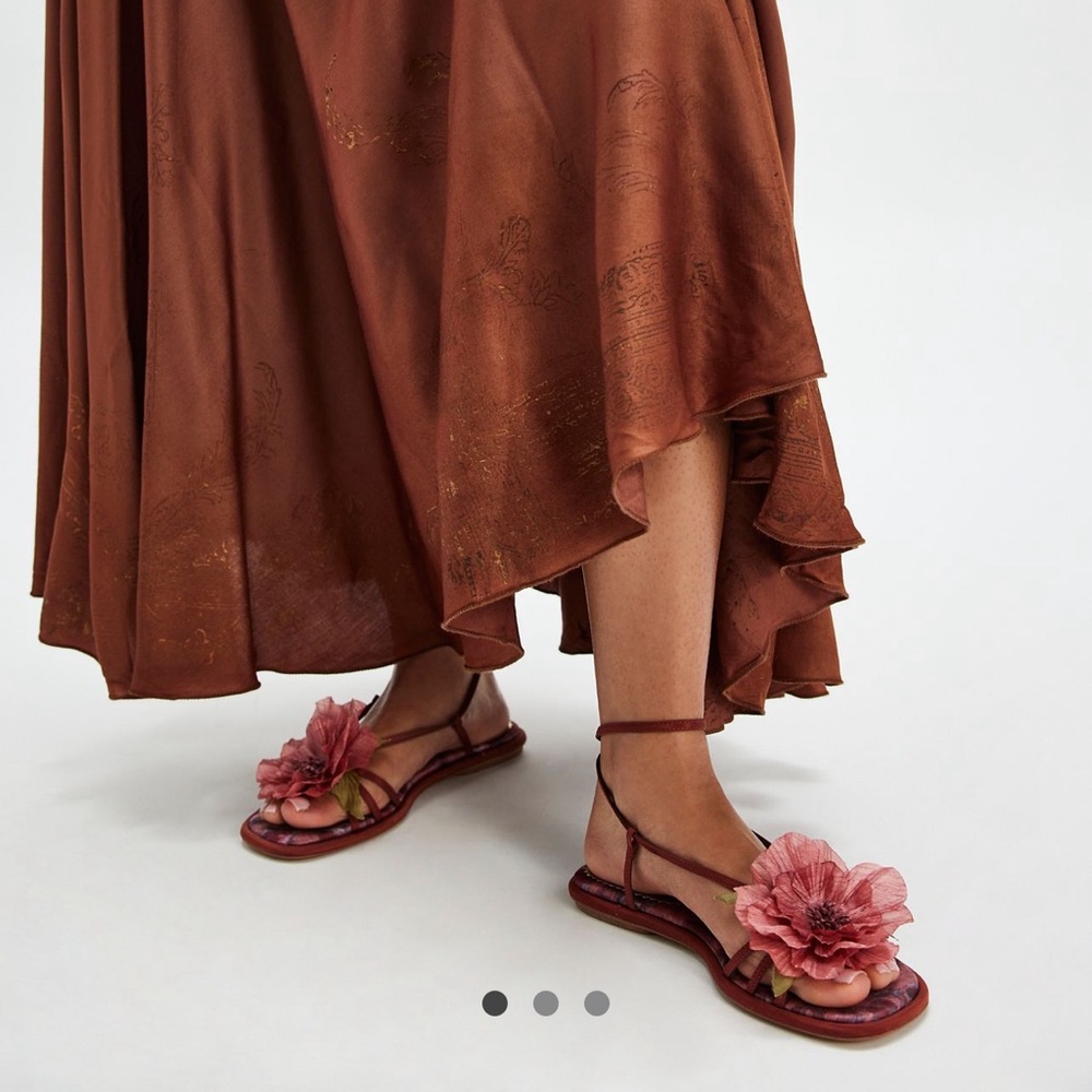 Free People NWT Olana Flower Merlot Sandals
Red Floral Sandals